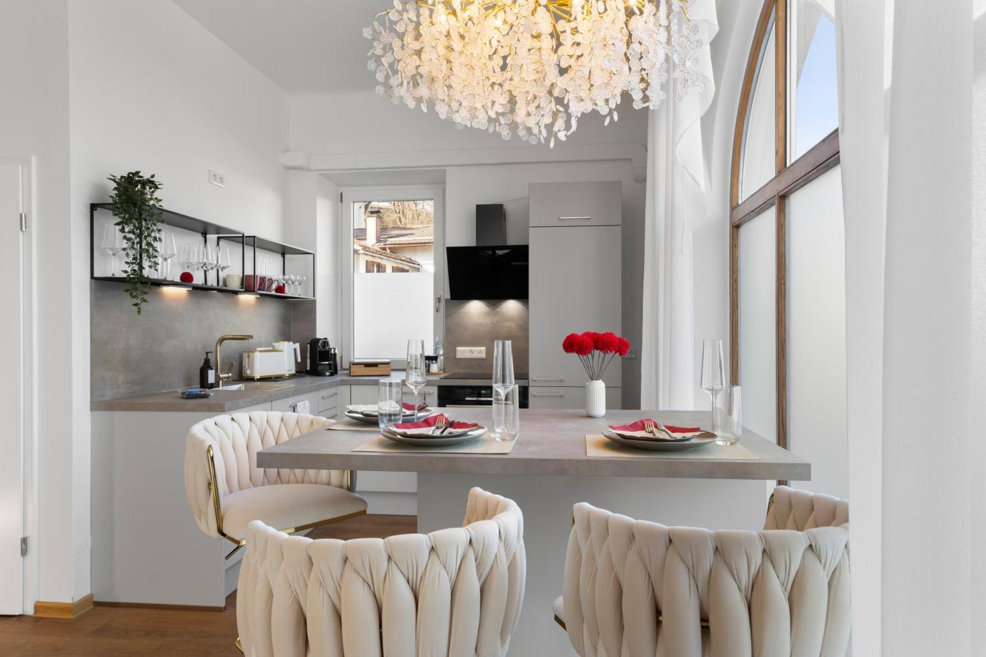 Liebelei Miesbach - Boutique-Apartment Mit Terrasse Im Zentrum Екстериор снимка