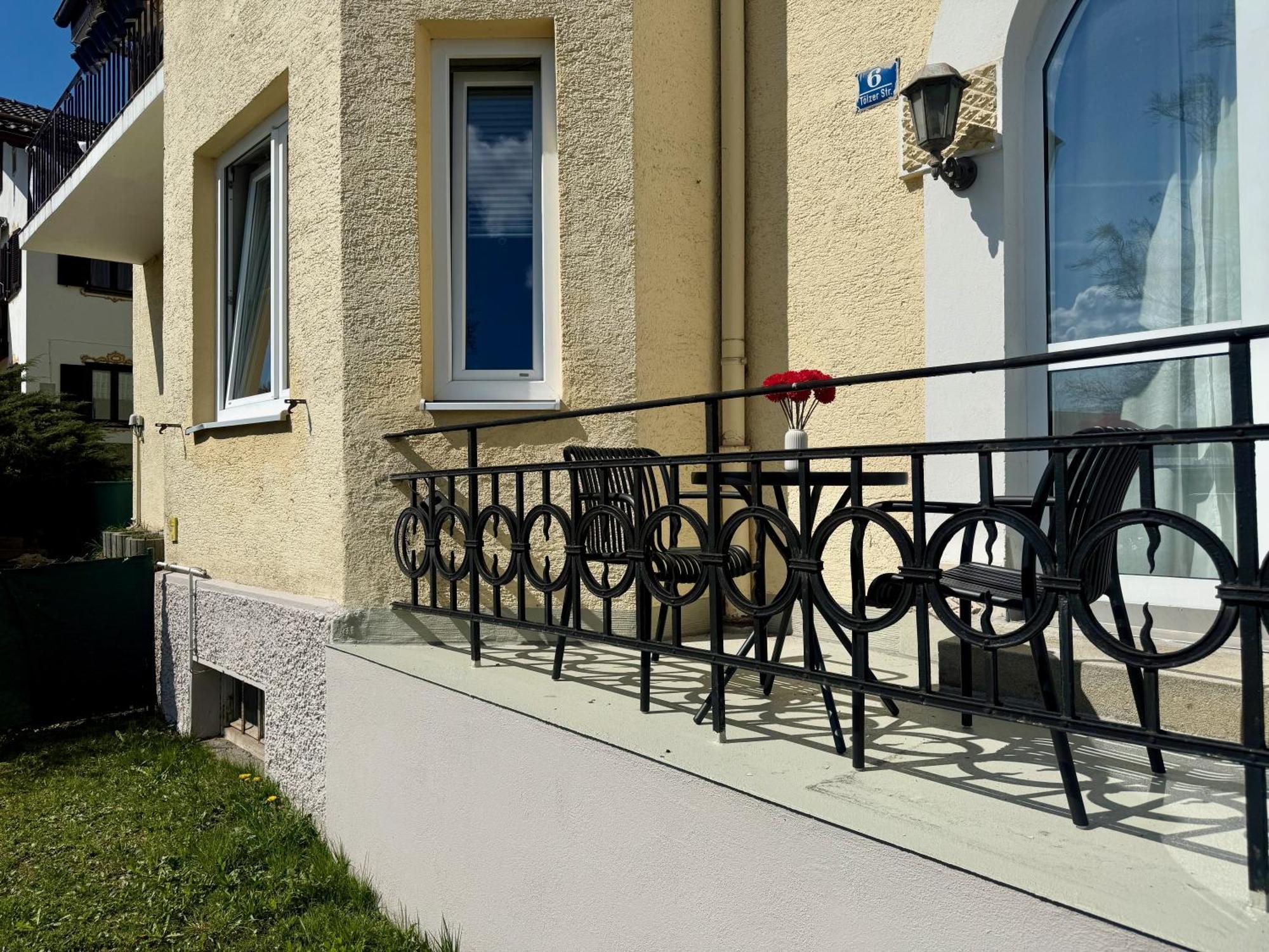 Liebelei Miesbach - Boutique-Apartment Mit Terrasse Im Zentrum Екстериор снимка