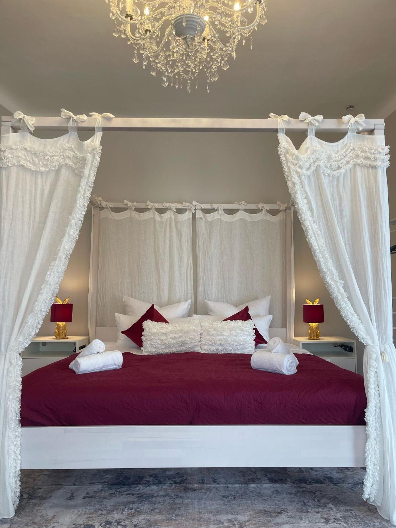 Liebelei Miesbach - Boutique-Apartment Mit Terrasse Im Zentrum Екстериор снимка