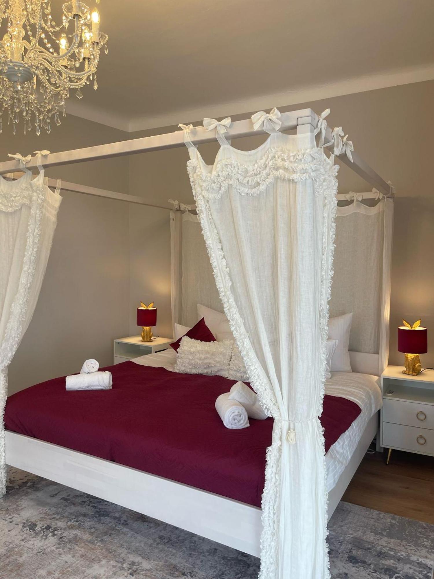 Liebelei Miesbach - Boutique-Apartment Mit Terrasse Im Zentrum Екстериор снимка